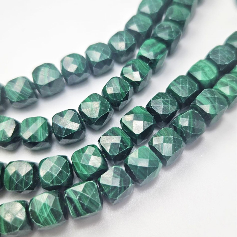 Бусины малахит натуральный форма кубик размер 8мм натуральный камень